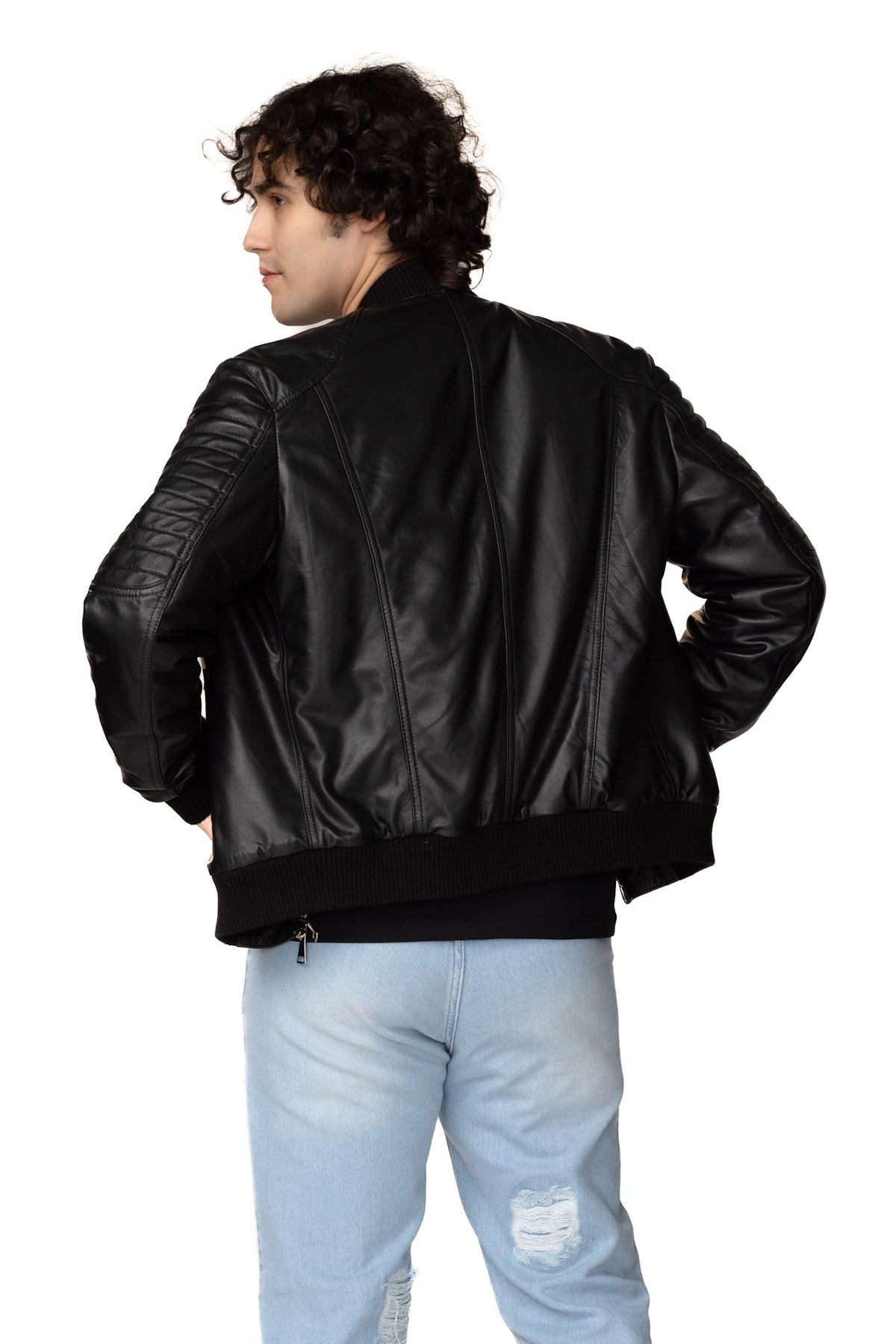 Jaqueta de Couro: A Essência da Moda Masculina – Em couro de cordeiro